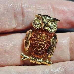 Vintage gold tone owl brooch